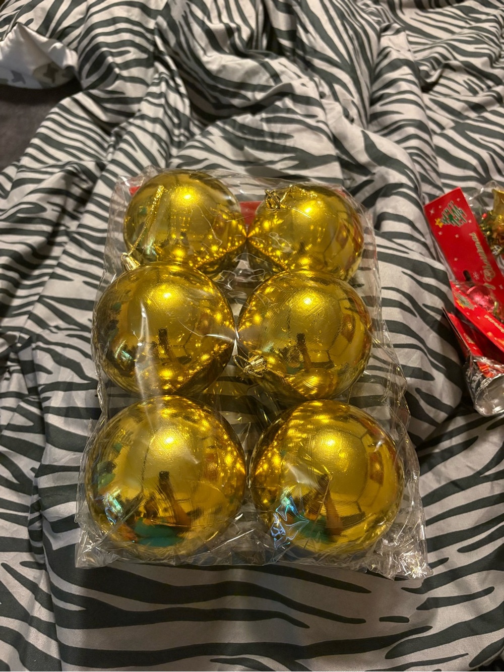 Set of 6 Shiny Gold Christmas Ornaments